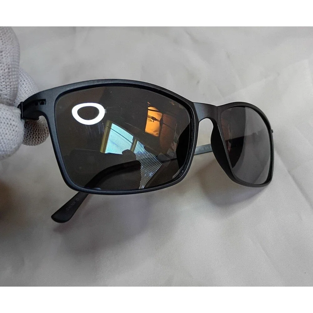 Foster Grant Polarized Sunglasses Matte Black Gray Lenses NS1119